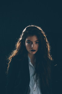 歌曲及最佳流行歌手大奖,萝儿(lorde)在赢得销售与乐评的一致好评后