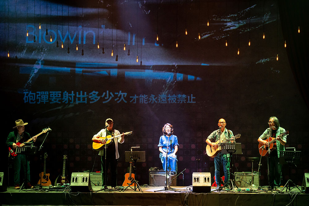 李敏（圖左三）為艾迪亞初期的駐唱女歌手，特地返台參與本次演出